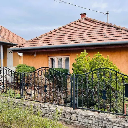 Greenpark Candy With Large Garden Close To Tokaj Apartment Bekecs