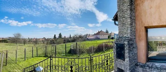 Appartement Greenpark Candy Manor With Large Garden Close To Tokaj *